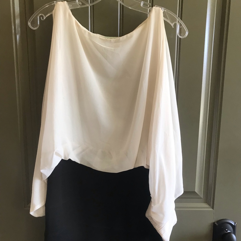 Black and white poet sleeve dress